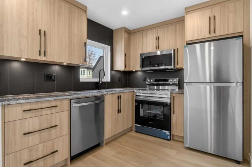 720 52 Avenue Sw, Calgary, AB - Indoor Photo Showing Kitchen