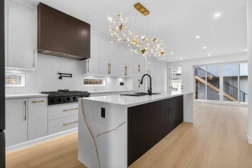 720 52 Avenue Sw, Calgary, AB - Indoor Photo Showing Kitchen With Upgraded Kitchen