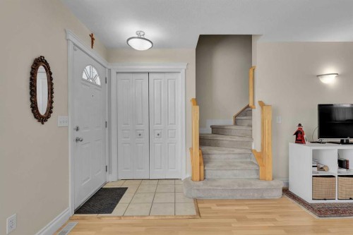 730 69 Avenue Sw, Calgary, AB - Indoor Photo Showing Other Room