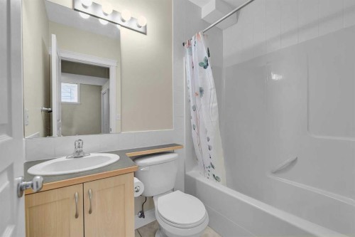730 69 Avenue Sw, Calgary, AB - Indoor Photo Showing Bathroom