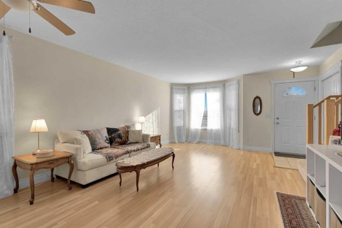 730 69 Avenue Sw, Calgary, AB - Indoor Photo Showing Living Room