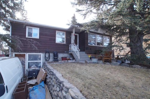6503 33 Avenue Nw, Calgary, AB - Outdoor