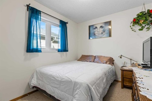 921 Cranston Drive Se, Calgary, AB - Indoor Photo Showing Bedroom