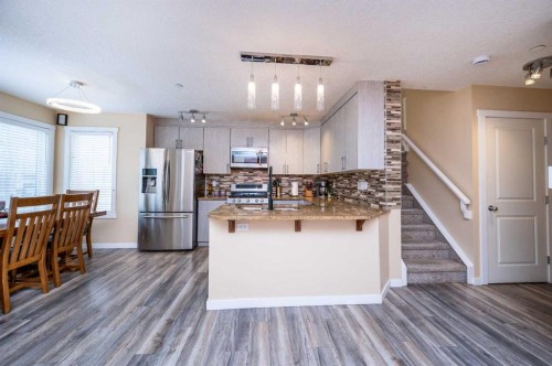 60 Covecreek Mews Ne, Calgary, AB - Indoor Photo Showing Kitchen
