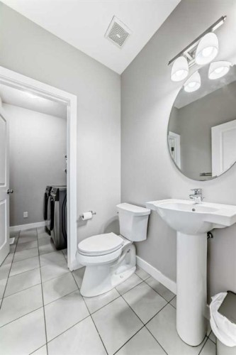 199 Kinniburgh Road, Chestermere, AB - Indoor Photo Showing Bathroom