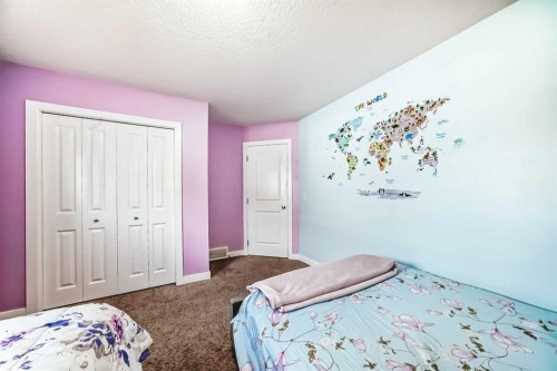 199 Kinniburgh Road, Chestermere, AB - Indoor Photo Showing Bedroom