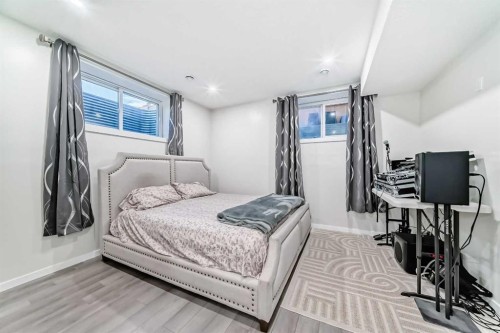 199 Kinniburgh Road, Chestermere, AB - Indoor Photo Showing Bedroom