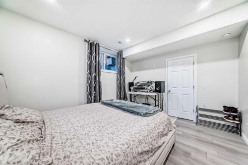 199 Kinniburgh Road, Chestermere, AB - Indoor Photo Showing Bedroom
