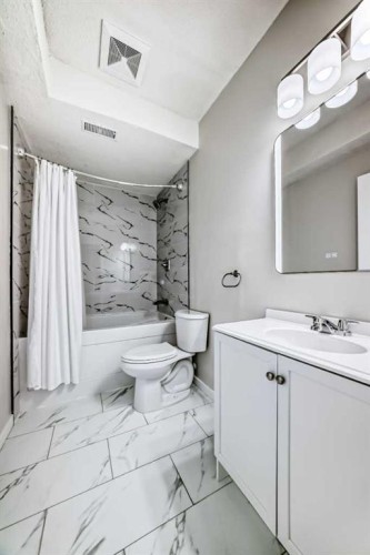 199 Kinniburgh Road, Chestermere, AB - Indoor Photo Showing Bathroom