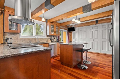124 Canterbury Drive Sw, Calgary, AB - Indoor Photo Showing Kitchen