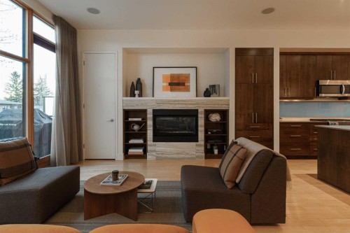 1721 30 Avenue Sw, Calgary, AB - Indoor Photo Showing Living Room