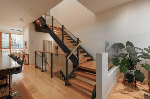 1721 30 Avenue Sw, Calgary, AB - Indoor Photo Showing Other Room