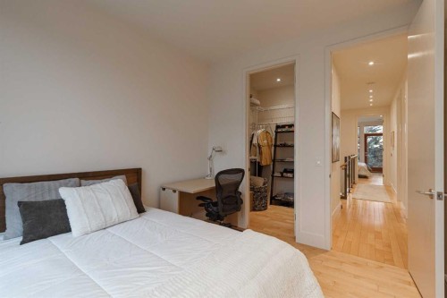 1721 30 Avenue Sw, Calgary, AB - Indoor Photo Showing Bedroom