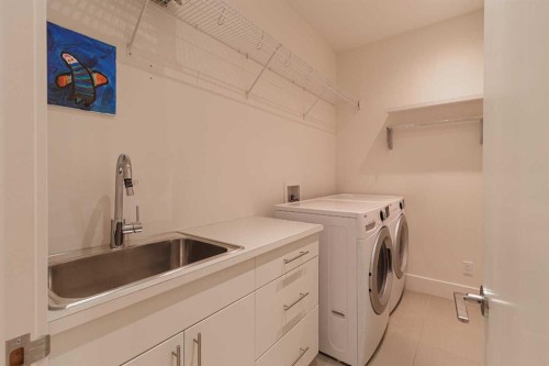 1721 30 Avenue Sw, Calgary, AB - Indoor Photo Showing Laundry Room