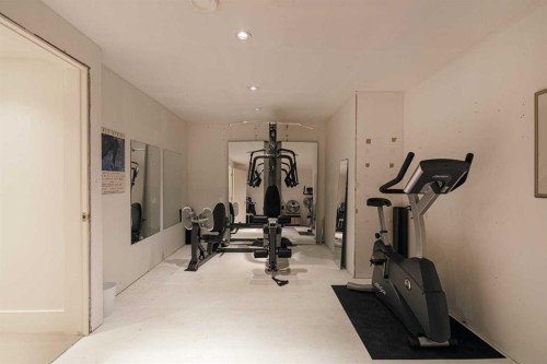 1721 30 Avenue Sw, Calgary, AB - Indoor Photo Showing Gym Room