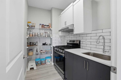 276 Calhoun Crescent Ne, Calgary, AB - Indoor Photo Showing Kitchen