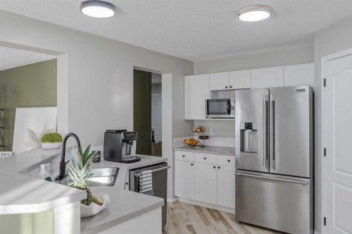 67 Silver Springs Way Nw, Airdrie, AB - Indoor Photo Showing Kitchen