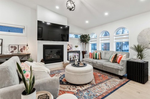 4008 5 Avenue Sw, Calgary, AB - Indoor Photo Showing Living Room With Fireplace