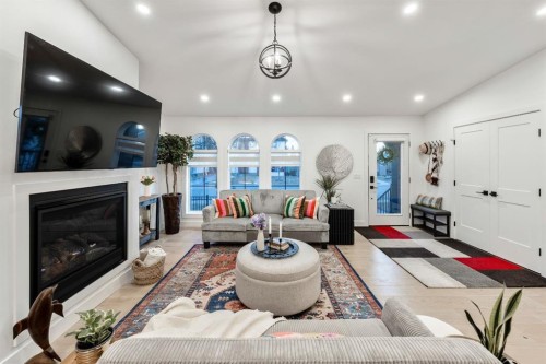 4008 5 Avenue Sw, Calgary, AB - Indoor Photo Showing Living Room With Fireplace