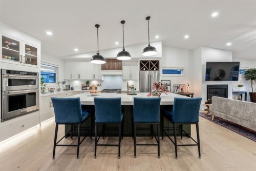 4008 5 Avenue Sw, Calgary, AB - Indoor