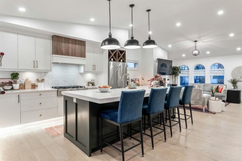 4008 5 Avenue Sw, Calgary, AB - Indoor Photo Showing Kitchen With Upgraded Kitchen