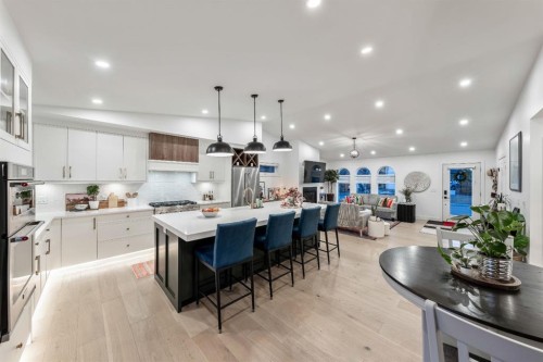 4008 5 Avenue Sw, Calgary, AB - Indoor Photo Showing Kitchen With Stainless Steel Kitchen With Upgraded Kitchen