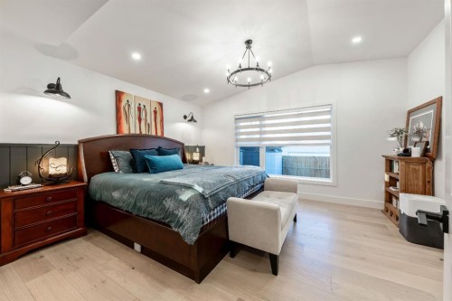 4008 5 Avenue Sw, Calgary, AB - Indoor Photo Showing Bedroom
