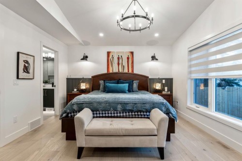 4008 5 Avenue Sw, Calgary, AB - Indoor Photo Showing Bedroom