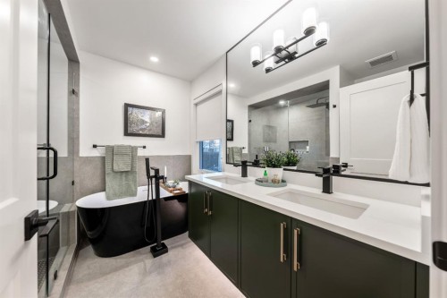 4008 5 Avenue Sw, Calgary, AB - Indoor Photo Showing Bathroom
