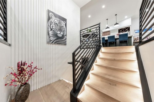 4008 5 Avenue Sw, Calgary, AB - Indoor Photo Showing Other Room