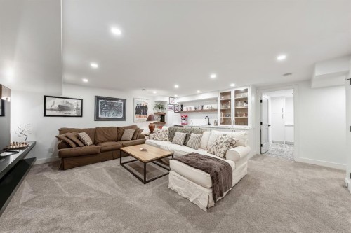 4008 5 Avenue Sw, Calgary, AB - Indoor Photo Showing Living Room
