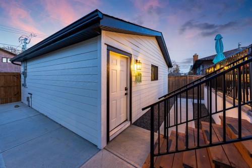 4008 5 Avenue Sw, Calgary, AB - Outdoor With Exterior