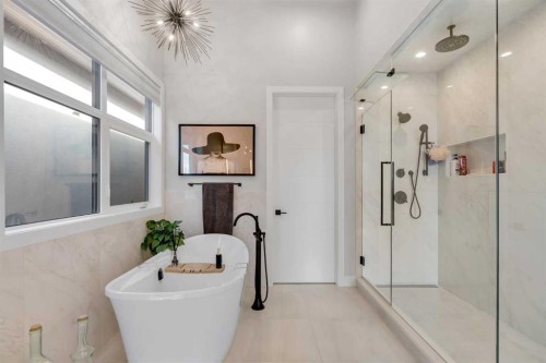 100 Elkton Close Sw, Calgary, AB - Indoor Photo Showing Bathroom