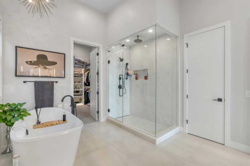 100 Elkton Close Sw, Calgary, AB - Indoor Photo Showing Bathroom