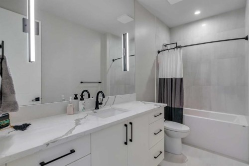 100 Elkton Close Sw, Calgary, AB - Indoor Photo Showing Bathroom