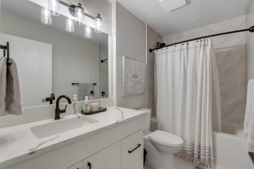 100 Elkton Close Sw, Calgary, AB - Indoor Photo Showing Bathroom