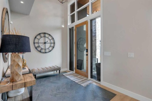 100 Elkton Close Sw, Calgary, AB - Indoor Photo Showing Other Room