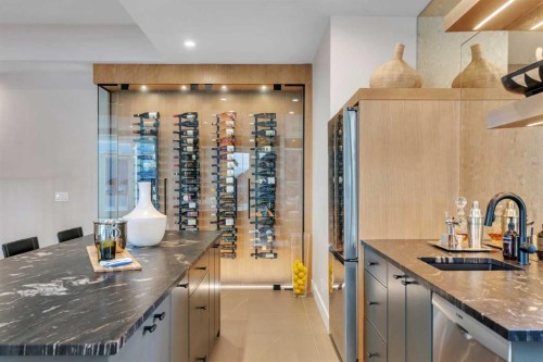 100 Elkton Close Sw, Calgary, AB - Indoor Photo Showing Kitchen