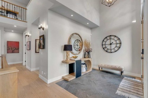 100 Elkton Close Sw, Calgary, AB - Indoor Photo Showing Other Room