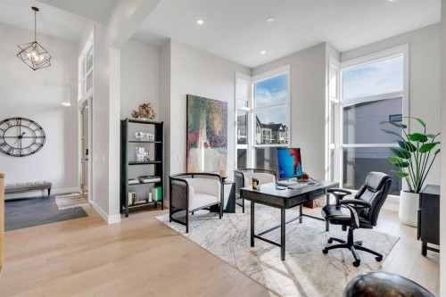 100 Elkton Close Sw, Calgary, AB - Indoor