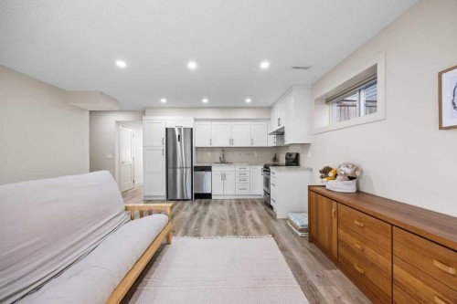 59 Cortina Way Sw, Calgary, AB - Indoor Photo Showing Kitchen