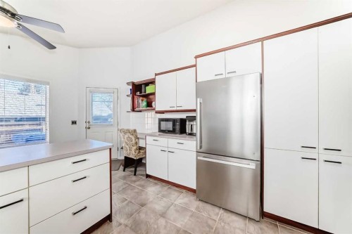 55 Shawbrooke Crescent Sw, Calgary, AB - Indoor Photo Showing Kitchen
