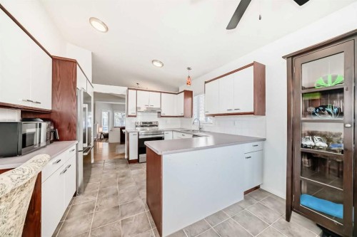 55 Shawbrooke Crescent Sw, Calgary, AB - Indoor Photo Showing Kitchen