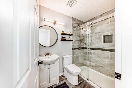 55 Shawbrooke Crescent Sw, Calgary, AB - Indoor Photo Showing Bathroom
