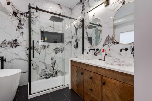 3223 Signal Hill Drive Sw, Calgary, AB - Indoor Photo Showing Bathroom