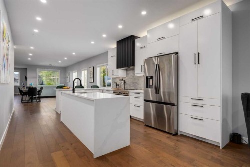 3223 Signal Hill Drive Sw, Calgary, AB - Indoor Photo Showing Kitchen With Upgraded Kitchen