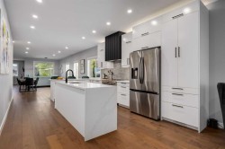 3223 Signal Hill Drive SW Calgary, AB T3H 3T4