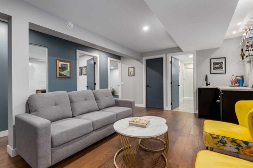 3223 Signal Hill Drive Sw, Calgary, AB - Indoor Photo Showing Living Room