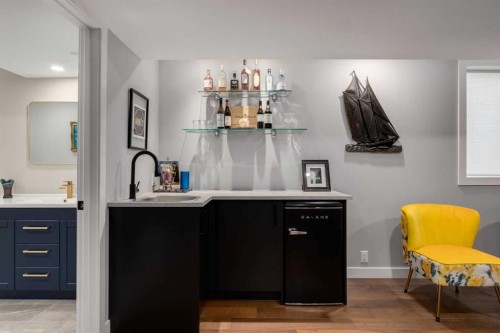 3223 Signal Hill Drive Sw, Calgary, AB - Indoor Photo Showing Other Room