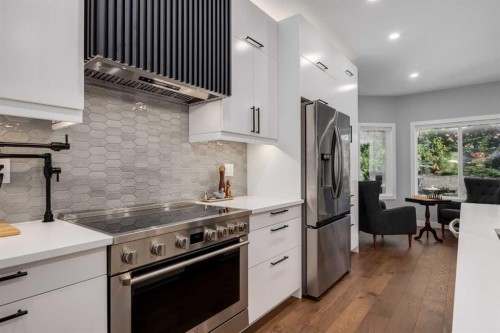 3223 Signal Hill Drive Sw, Calgary, AB - Indoor Photo Showing Kitchen With Upgraded Kitchen